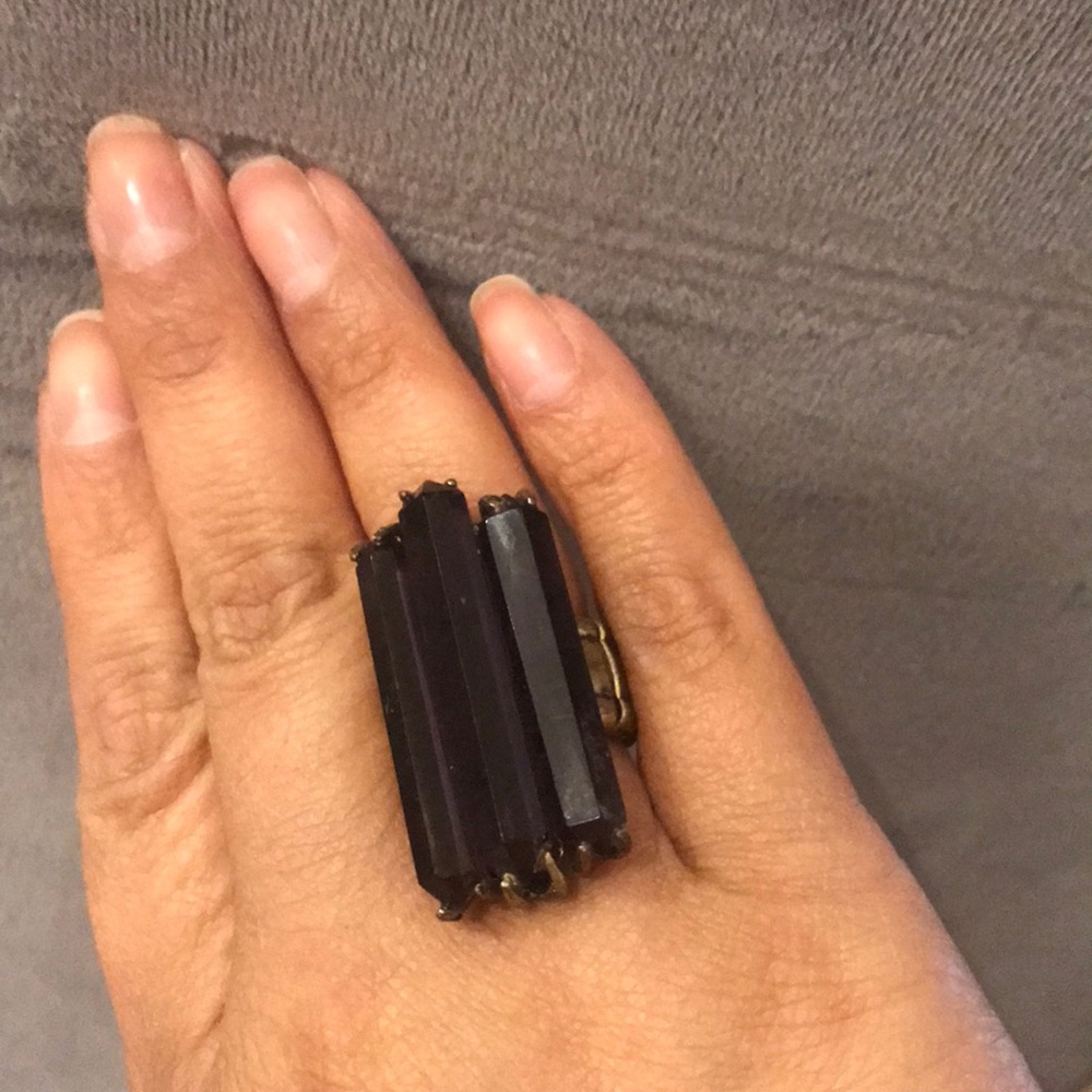 Beautiful stretch band deep purple ring